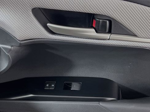 Used 2025 Toyota Camry SE image 32