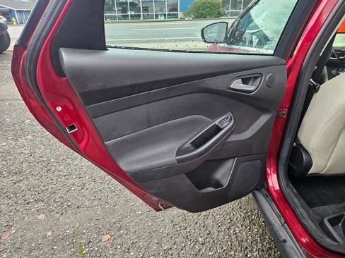 Used 2017 Ford Focus Titanium w/ Titanium Technology Package image 19