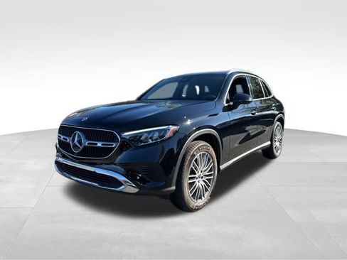 Used 2025 Mercedes-Benz GLC 300 4MATIC image 2