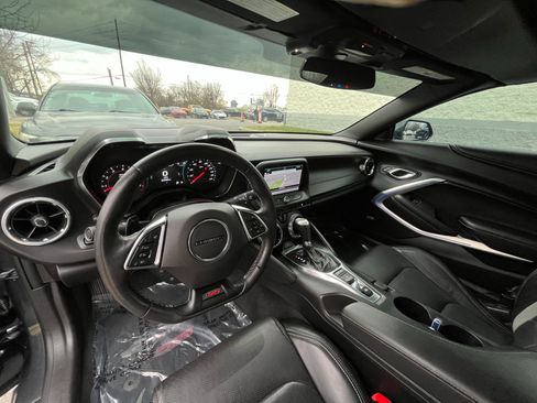Used 2018 Chevrolet Camaro SS image 10