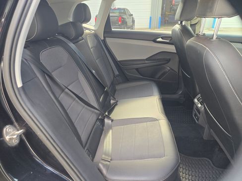 Used 2022 Volkswagen Taos SE AWD/4WD image 22