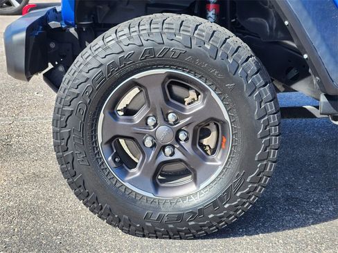 Used 2022 Jeep Gladiator Rubicon w/ Cold Weather Group image 7