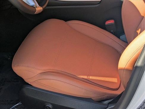 Used 2025 Mercedes-Benz C 300 Sedan image 8