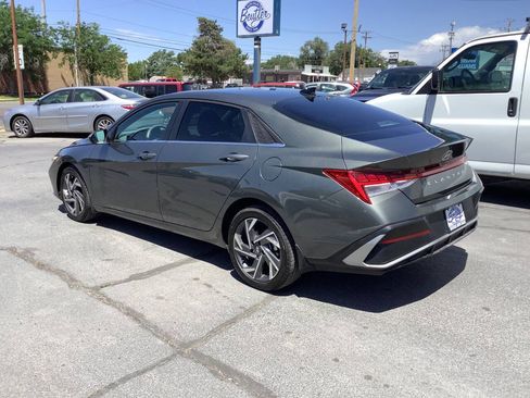 Used 2025 Hyundai Elantra SEL FWD image 13
