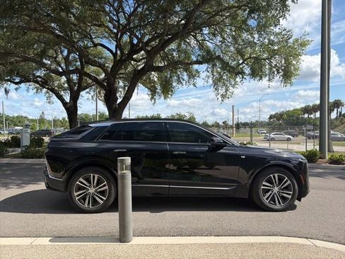 Used 2024 Cadillac Lyriq Luxury AWD/4WD image 3