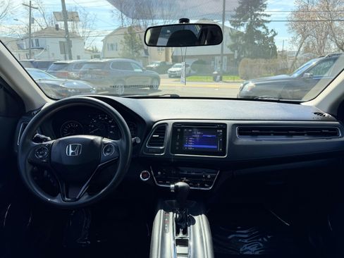 Used 2018 Honda HR-V EX image 33