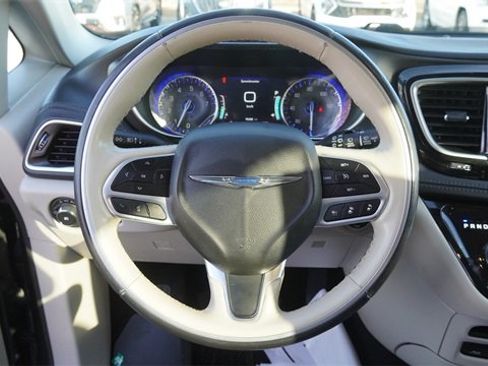 Used 2020 Chrysler Pacifica Limited w/ Tire & Wheel Group image 27
