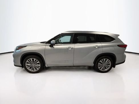 Certified 2022 Toyota Highlander Platinum AWD/4WD image 4