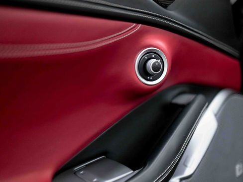 Used 2020 Ferrari Portofino RWD image 53