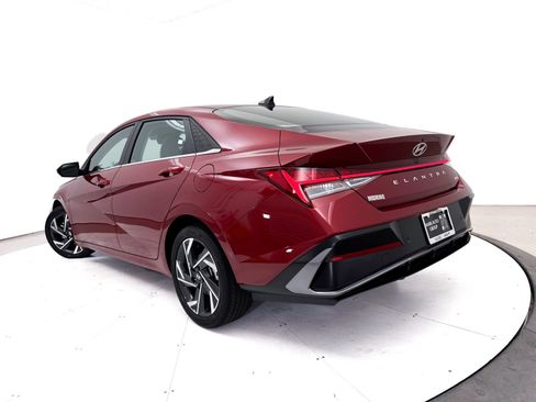 Used 2024 Hyundai Elantra Limited FWD image 2