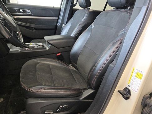 Used 2018 Ford Explorer XLT w/ Equipment Group 202A AWD/4WD image 23