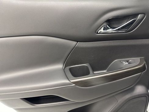 Used 2023 GMC Acadia SLT image 26