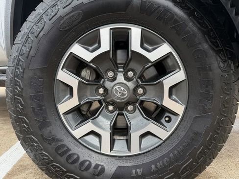 Used 2023 Toyota Tacoma TRD Off-Road image 11