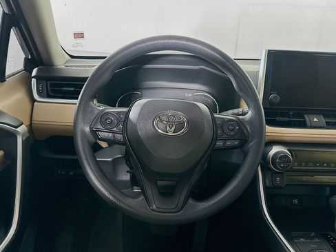Used 2025 Toyota RAV4 LE AWD/4WD image 17