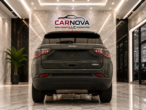 Used 2018 Jeep Compass Latitude w/ Popular Equipment Group FWD image 9