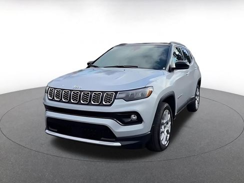 Used 2025 Jeep Compass Limited AWD/4WD image 7