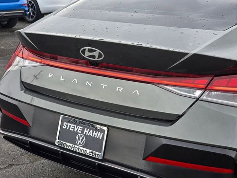 Used 2024 Hyundai Elantra SEL w/ Convenience Package image 15