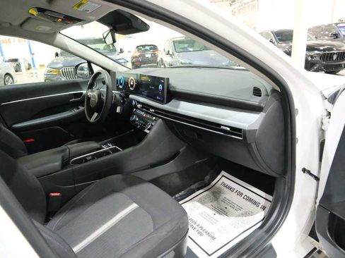 Used 2025 Hyundai Sonata SEL FWD image 30