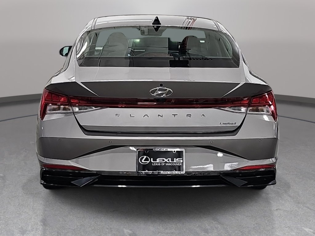 Used 2023 Hyundai Elantra Limited w/ Preferred Accessory Package FWD image 7