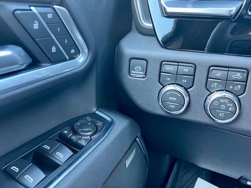 New 2026 GMC Sierra 2500 SLT w/ SLT Premium Package image 18