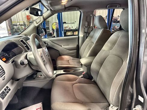 Used 2021 Nissan Frontier SV image 12