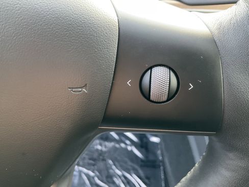 Used 2022 Tesla Model Y Performance image 33