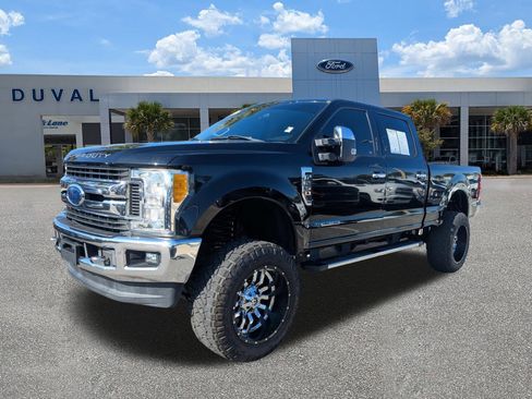 Used 2017 Ford F250 XLT w/ XLT Premium Package image 8
