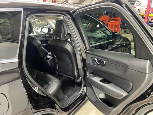 Used 2018 Volvo XC60 T5 Momentum w/ Convenience Package image 26