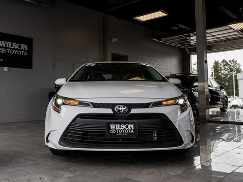 Used 2024 Toyota Corolla LE image 3