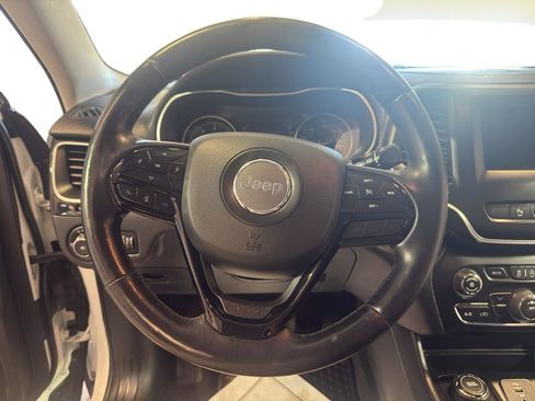 Used 2020 Jeep Cherokee Latitude Plus AWD/4WD image 17