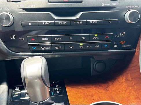 Used 2018 Lexus RX 350 AWD w/ Premium Package image 16