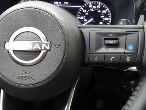 Used 2024 Nissan Pathfinder SV image 25