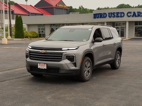 New 2026 Chevrolet Traverse LT w/ Driver Confidence Package AWD/4WD image 9