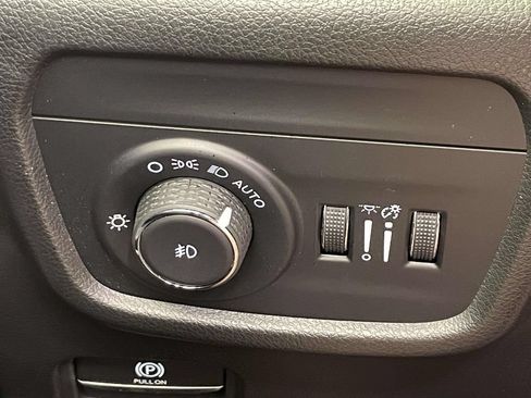 Used 2025 Jeep Grand Cherokee Overland AWD/4WD image 32