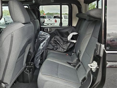 New 2025 Jeep Gladiator Sport image 4