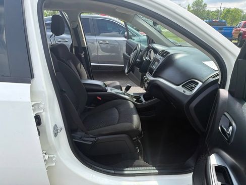 Used 2019 Dodge Journey SE w/ Connectivity Group FWD image 13