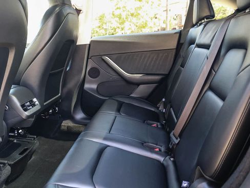 Used 2025 Tesla Model Y Performance AWD/4WD image 16