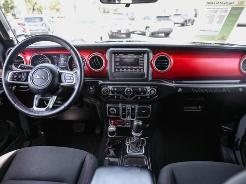 Used 2018 Jeep Wrangler Unlimited Rubicon AWD/4WD image 2