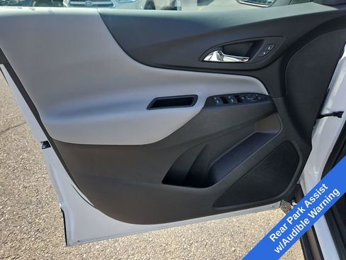 Used 2024 Chevrolet Equinox LS w/ LS Convenience Package FWD image 11