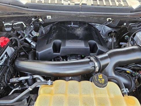 Used 2018 Ford F150 Lariat w/ Equipment Group 502A Luxury AWD/4WD image 23