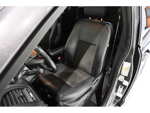 Used 2019 Dodge Grand Caravan SXT w/ Blacktop Package FWD image 14