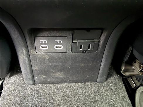 Used 2024 Toyota Prius Prime SE image 18