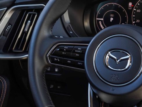 New 2025 MAZDA CX-70 Plug-In Hybrid w/ Premium Pkg image 16