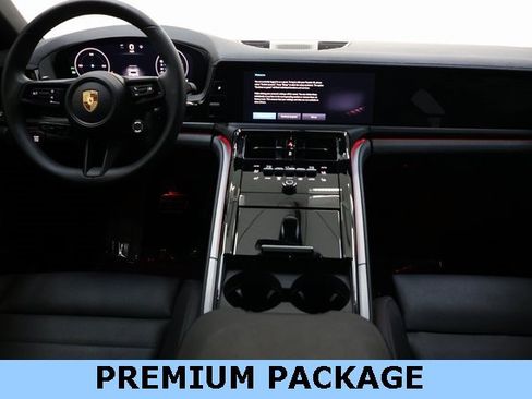 Used 2024 Porsche Panamera 4 image 9
