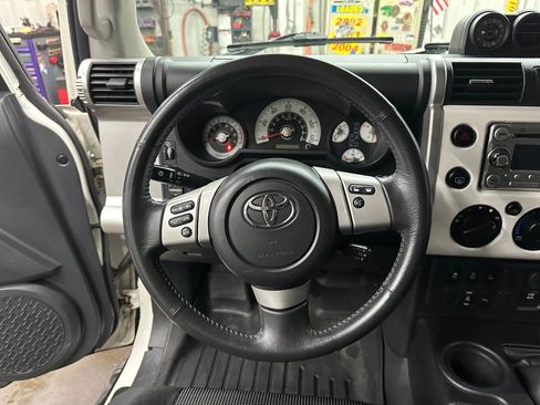 Used 2011 Toyota FJ Cruiser Sport Utility 2D image 12
