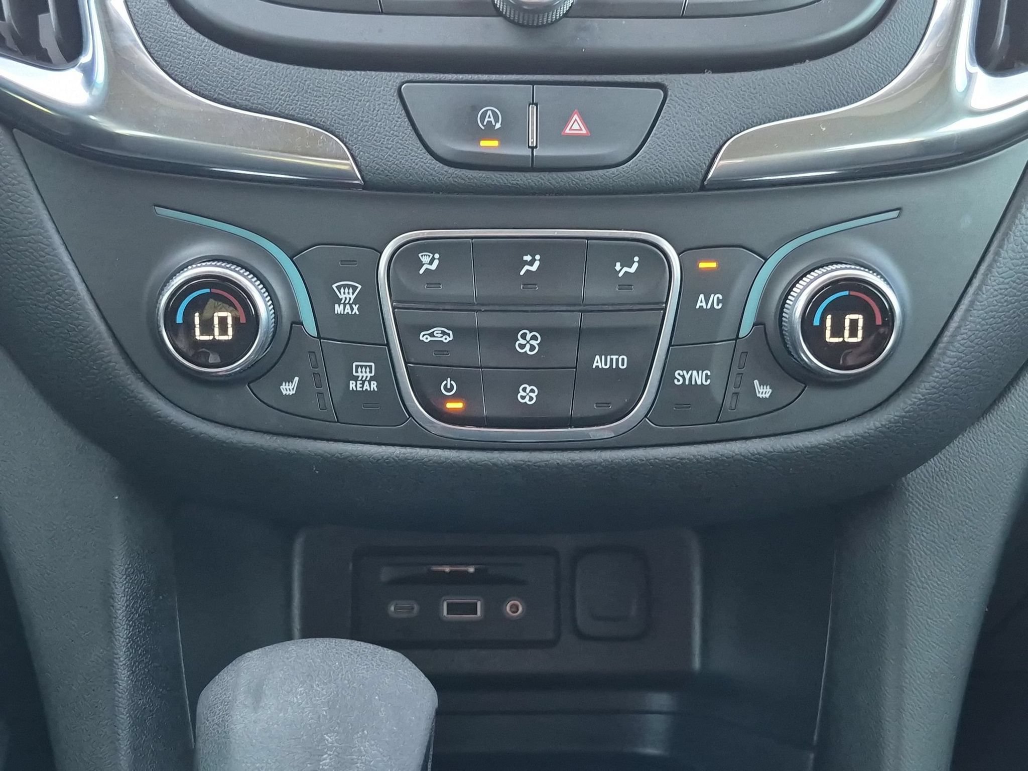 Used 2024 Chevrolet Equinox LT FWD image 20