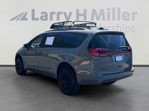 Used 2023 Chrysler Pacifica Limited w/ S Appearance Package AWD/4WD image 3