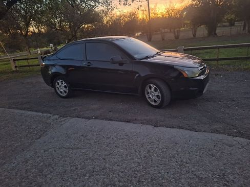 Used 2009 Ford Focus SE image 2