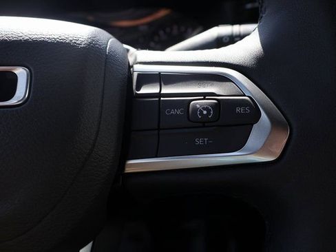 Used 2025 Jeep Compass Latitude w/ Sun & Sound Group image 29