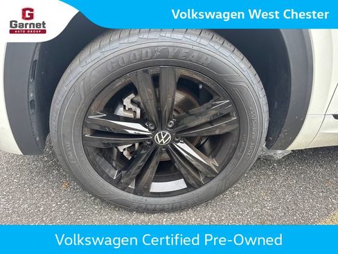 Certified 2023 Volkswagen Atlas Cross Sport SEL R-Line AWD/4WD image 38
